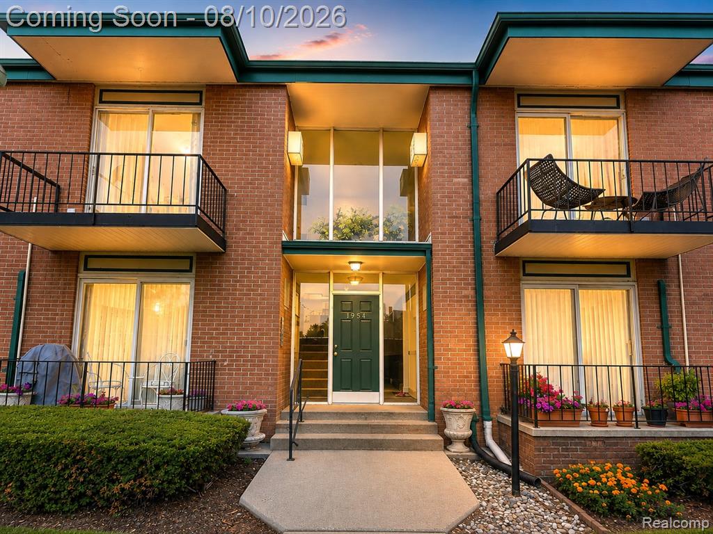 1954 Axtell Drive, 5, Troy, MI 48084