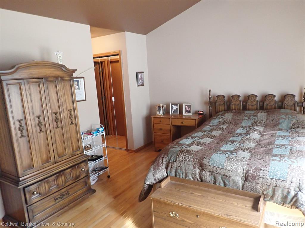 37711 AMBER Drive, Farmington Hills, MI 48331 — Photo 17