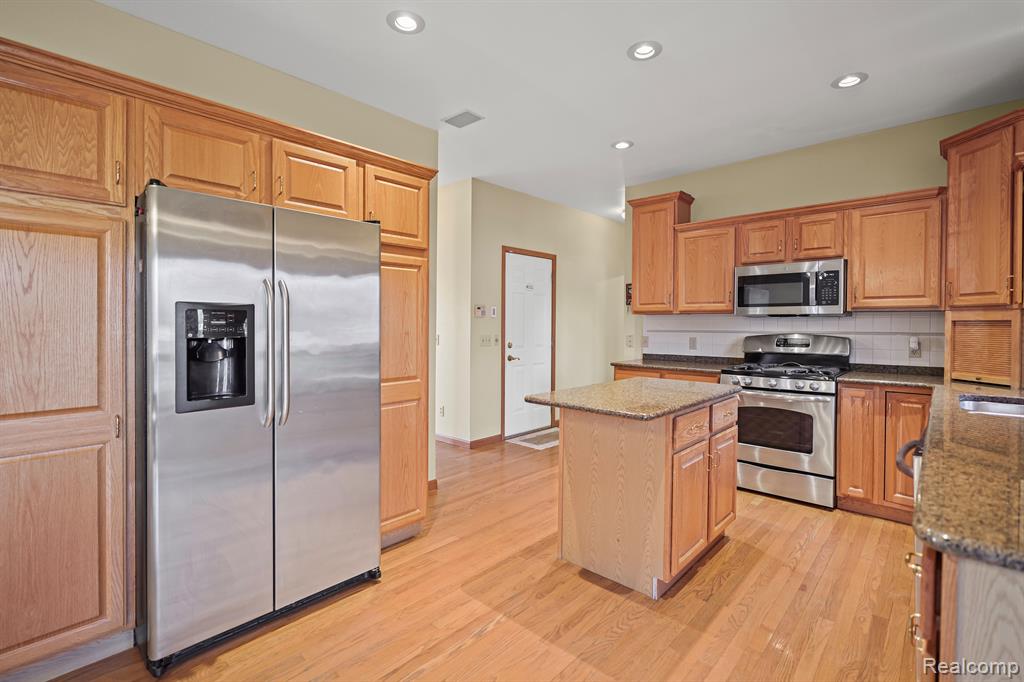 564 CHASSEUR Drive, Grand Blanc, MI 48439 — Photo 9