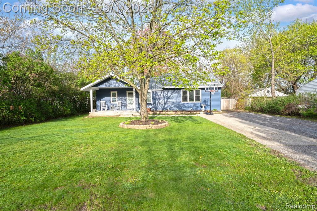 1721 ALMA Avenue, Waterford, MI 48327 — front exterior