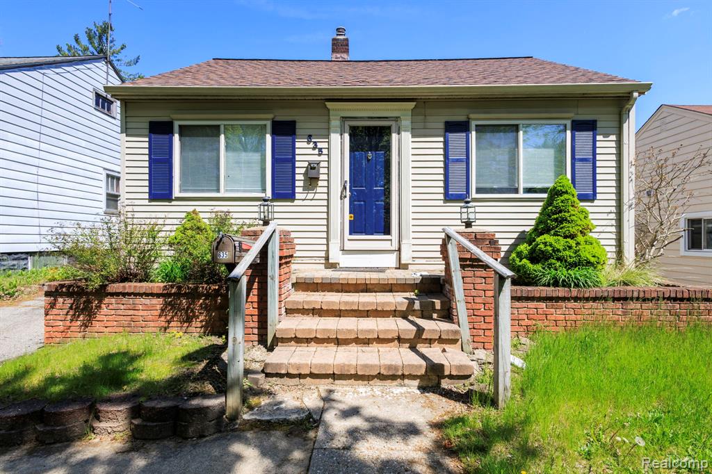 635 E Tennyson Avenue, Pontiac, MI 48340 — front exterior