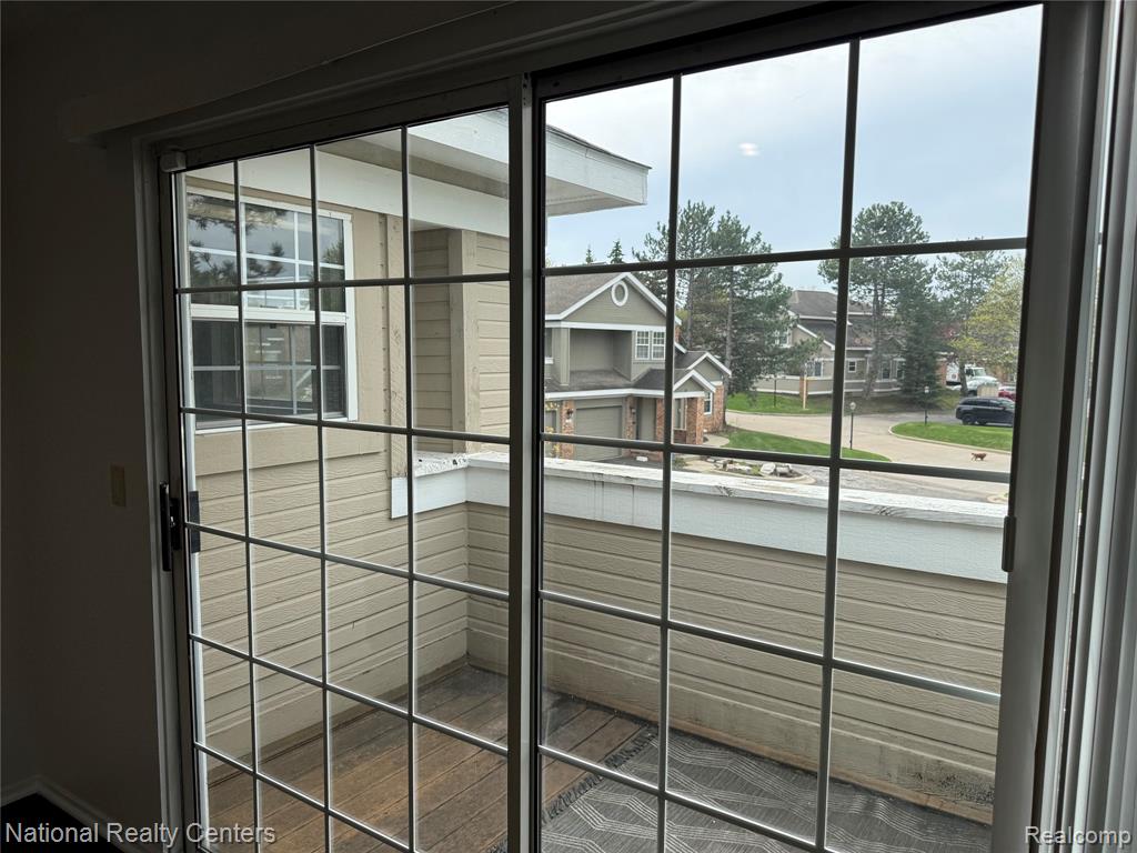 6677 Chimney Sweep, West Bloomfield, MI — Photo 9