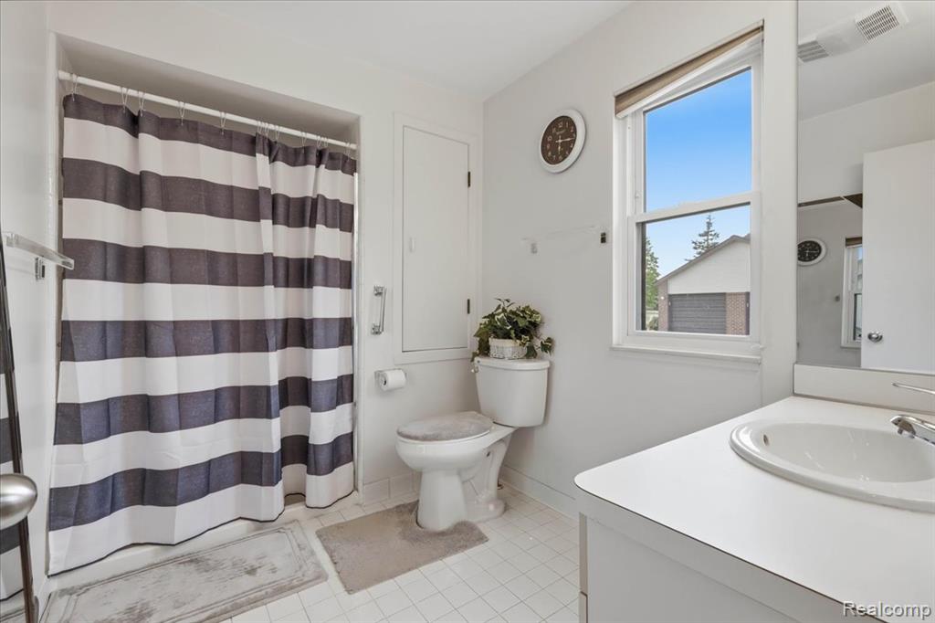 6680 Ridgefield Circle, 101, West Bloomfield, MI — Photo 23