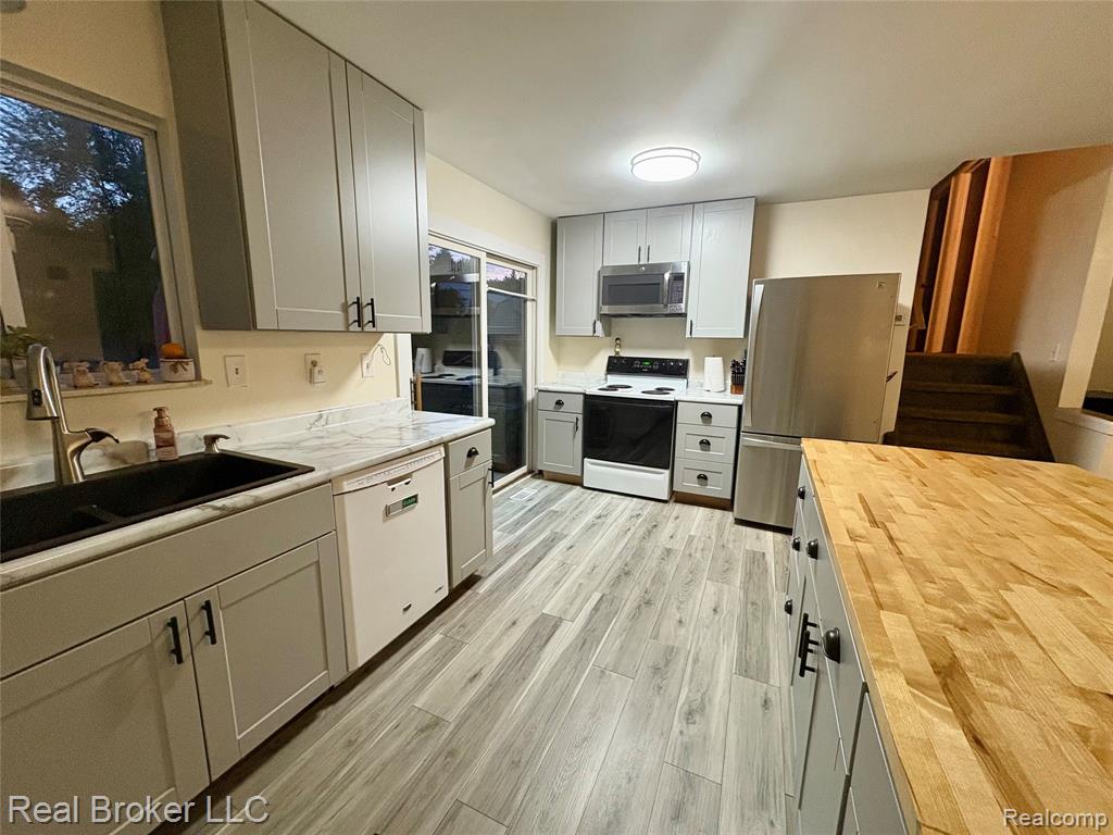 3725 Bronson Lake Road, Lapeer, MI 48446 — Photo 9