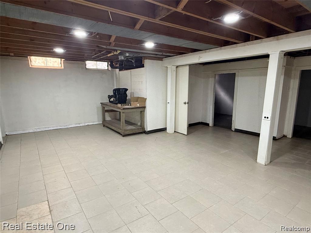 6845 Plainfield Street, Dearborn Heights, MI 48127 — Photo 11