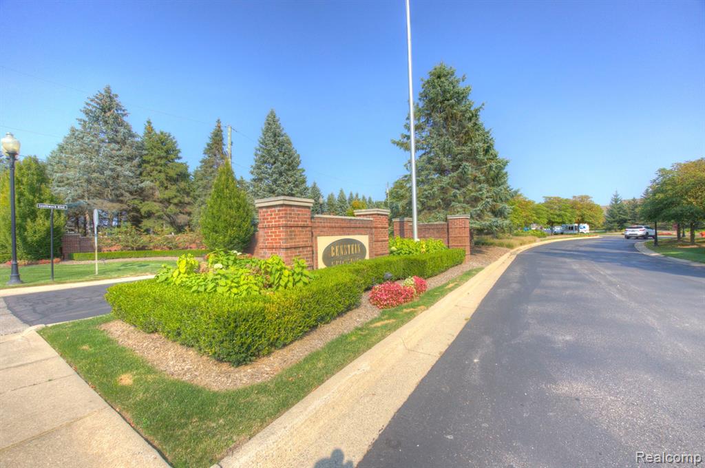 1146 ANDOVER Circle, Commerce Twp, MI 48390 — Photo 27