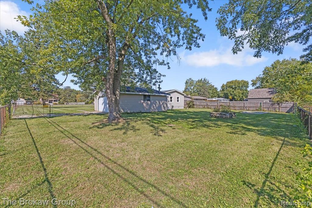 4062 N Belsay Road, Flint, MI 48506 — Photo 35