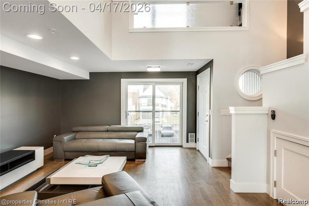 642 W 11 MILE Road, Royal Oak, MI 48067 — Photo 11