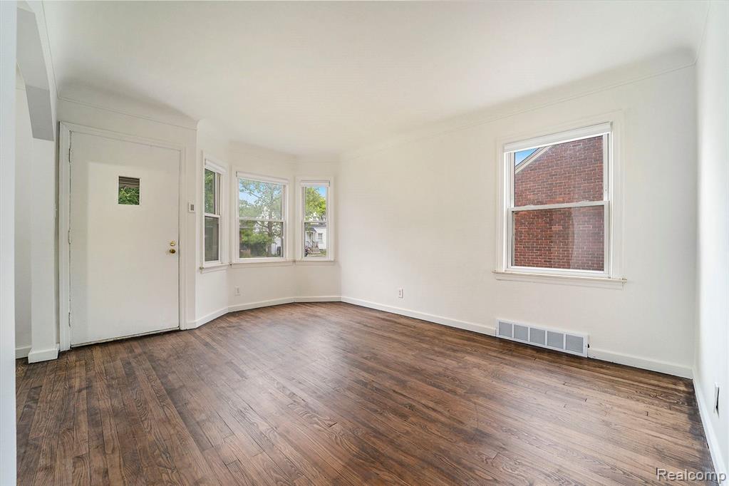 6340 WOODMONT Avenue, Detroit, MI 48228 — Photo 4