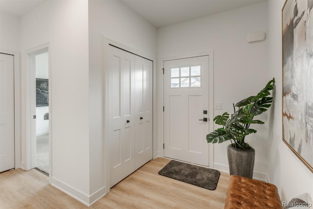 22622 Pine Drive, South Lyon, MI 48178 — Photo 2