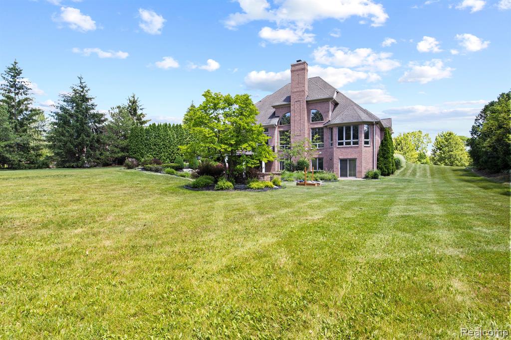 8151 ROLLING MEADOWS Drive, Canton, MI 48187 — Photo 10