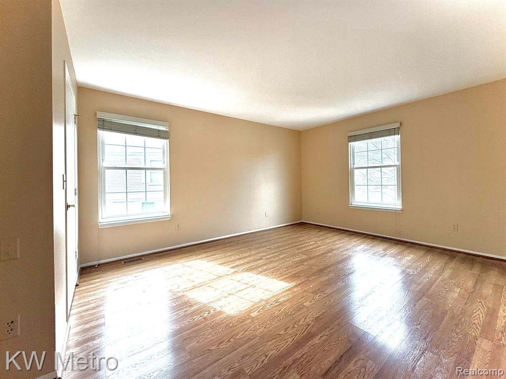 223 NEPTUNE Drive, Walled Lake, MI 48390 — Photo 16