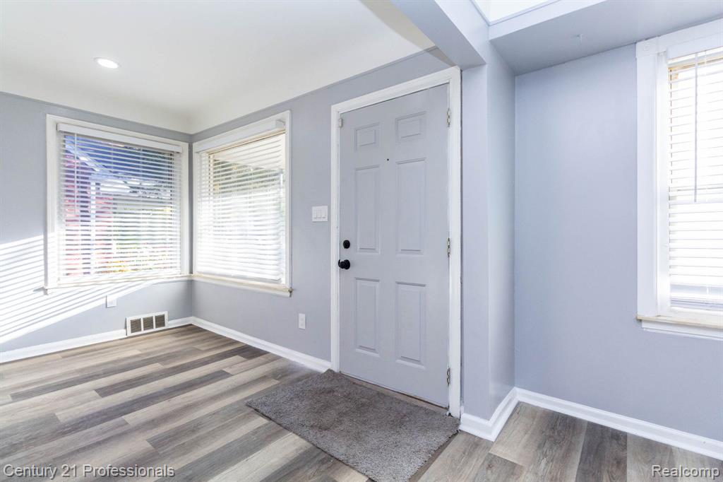 18951 Edinborough Road, Detroit, MI 48219 — Photo 5
