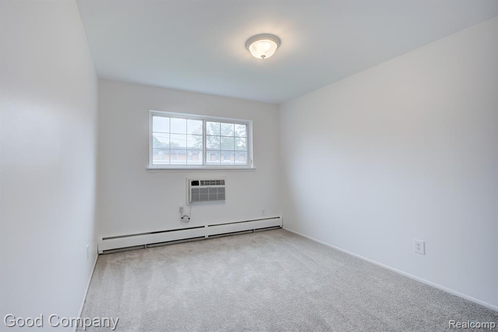 2425 TORQUAY Avenue, 102A, Royal Oak, MI 48073 — Photo 17