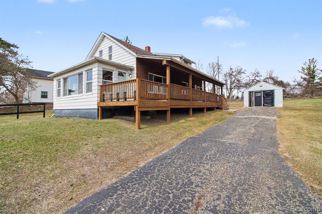 660 W Walton Boulevard, Pontiac, MI 48340 — front exterior