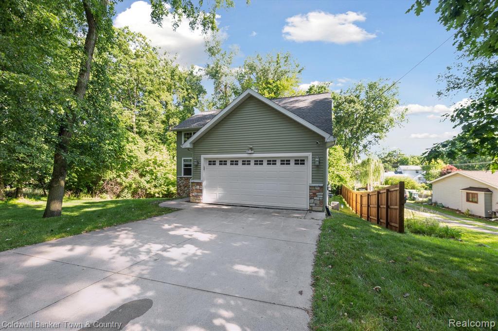 4577 Oaklawn Drive, Pinckney, MI 48169 — Photo 5