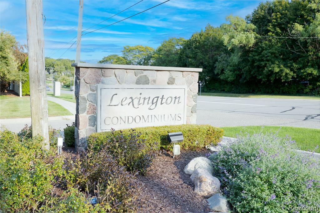 886 Yorktown Court, Northville, MI 48167 — Photo 10