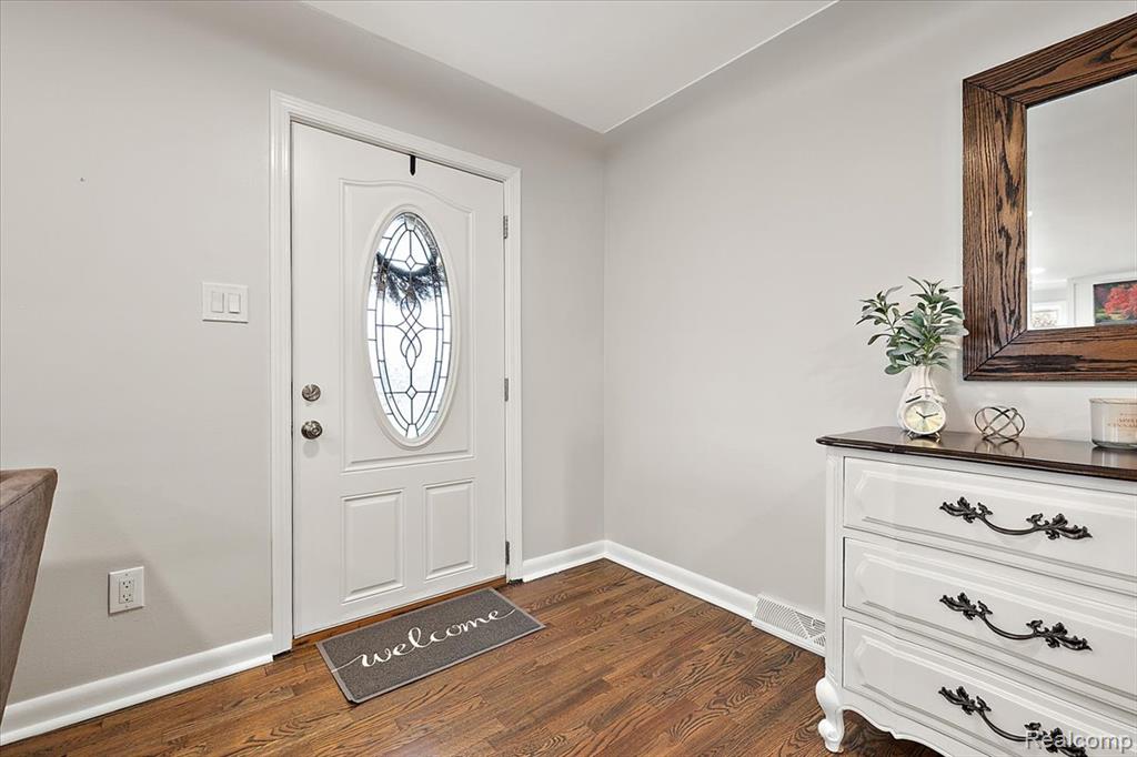 8918 Davisburg Road, Clarkston, MI 48348 — Photo 9