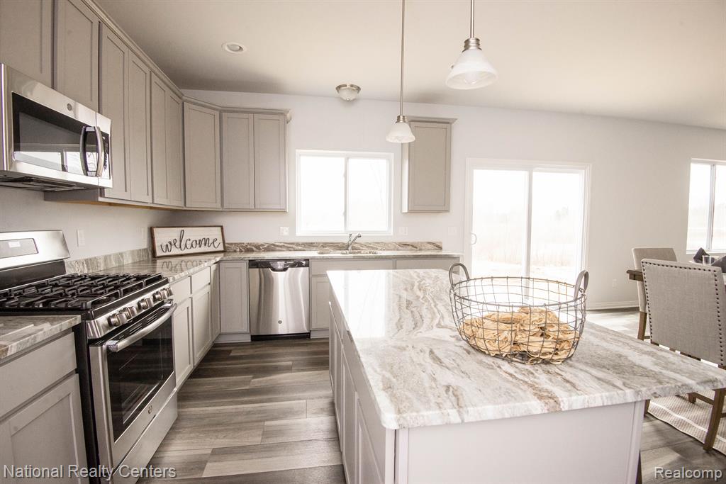10465 Valley Drive, Goodrich Vlg, MI — Photo 8