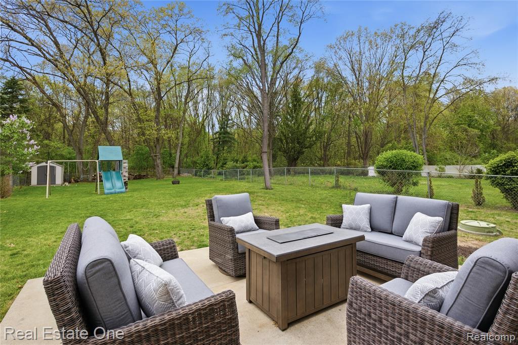 8915 Gittins Street, Commerce Twp, MI 48382 — Photo 31