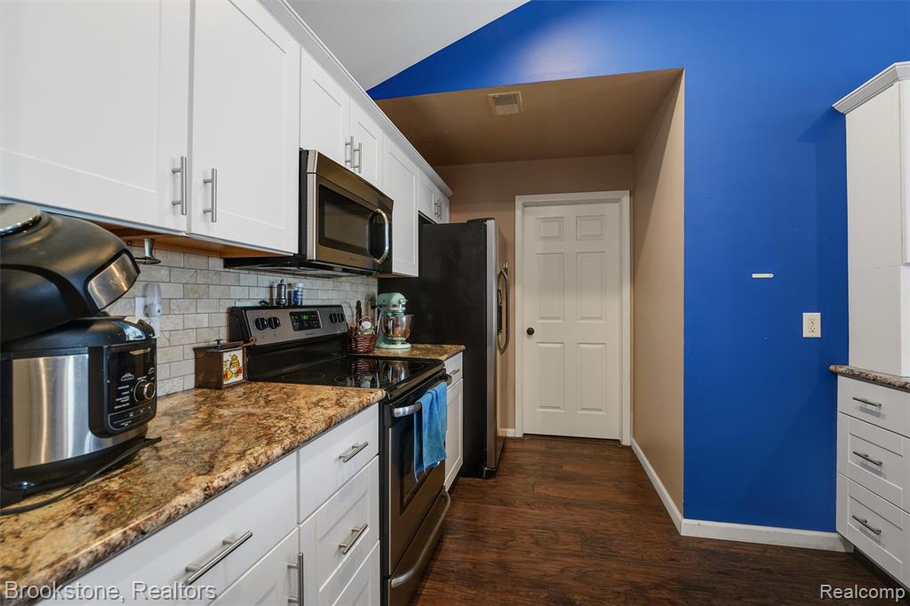 610 Olde English Circle, Howell, MI 48855 — Photo 10