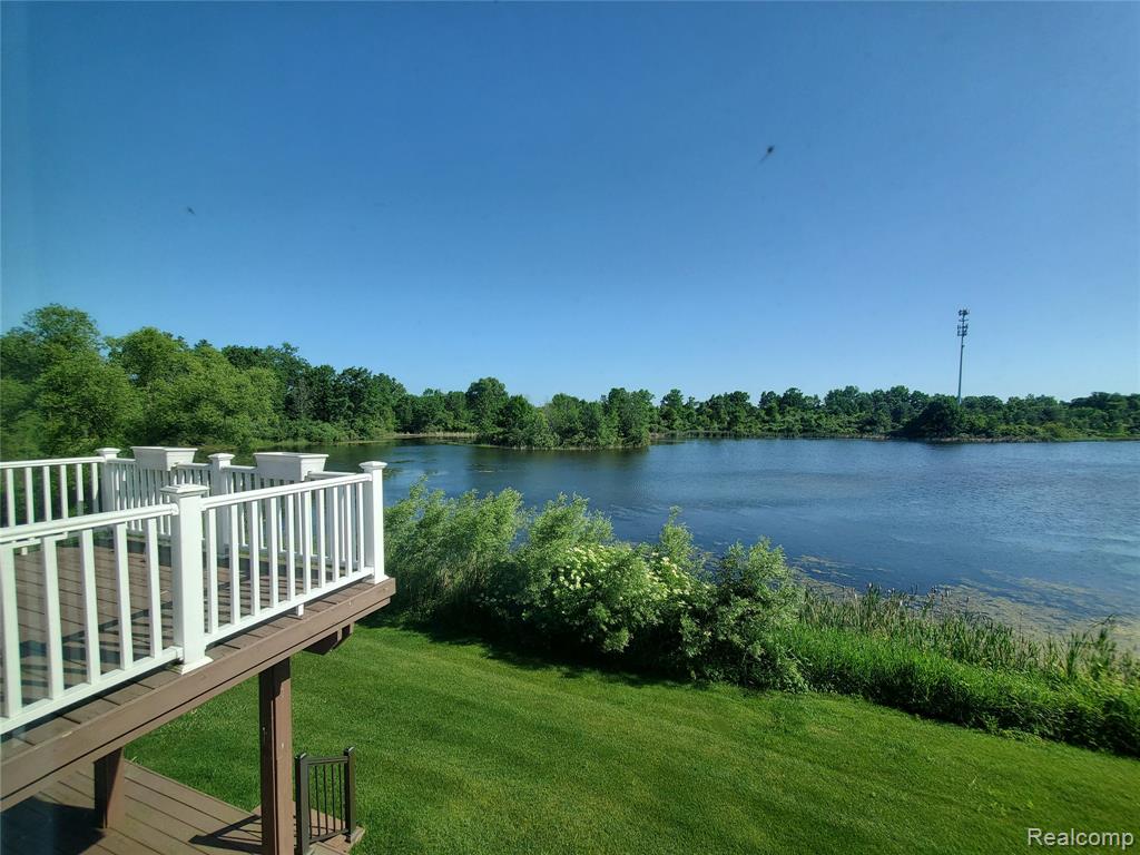 7281 Hawthorne Circle, Goodrich Vlg, MI — Photo 3