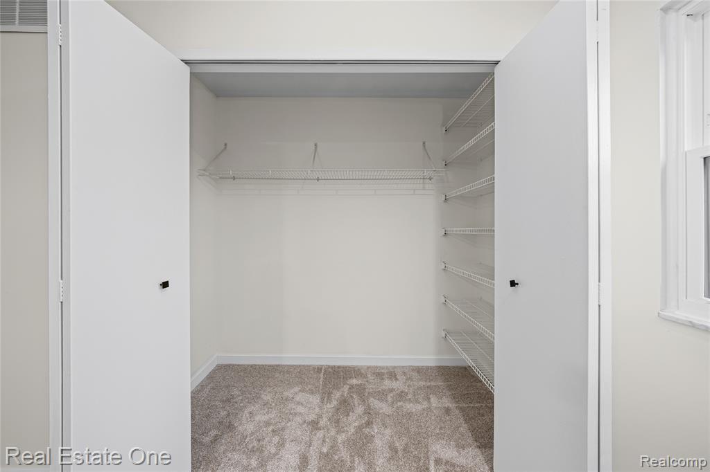 5426 N Piccadilly, West Bloomfield, MI — Photo 42