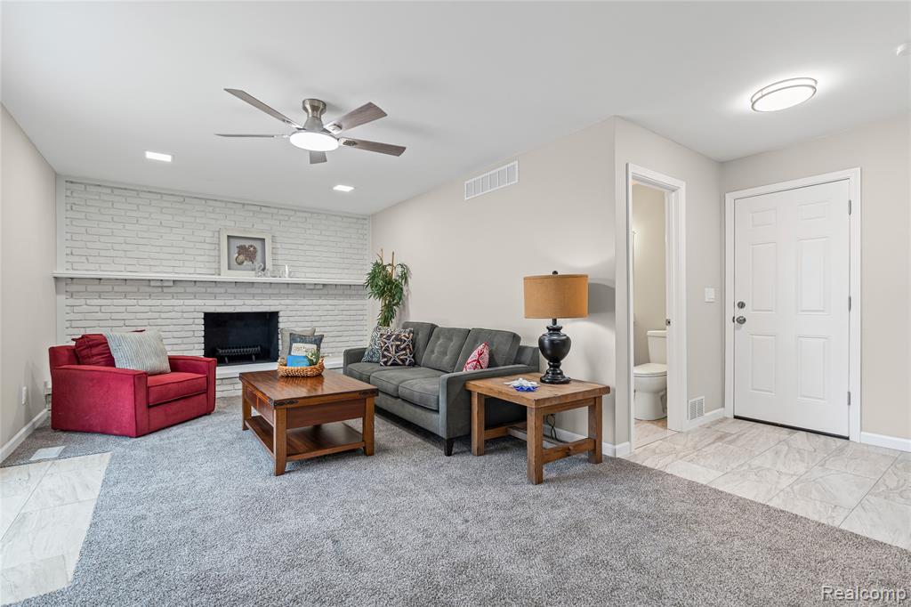 11476 Delmar Drive, Fenton, MI 48430 — Photo 11