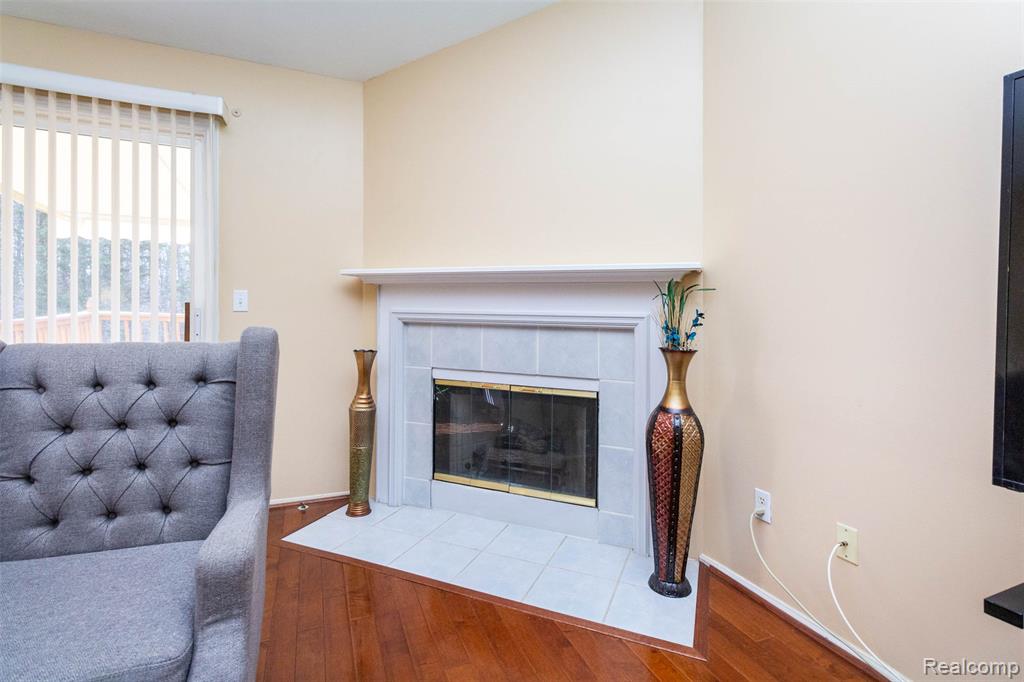 448 Ravencrest Lane, 50, Westland, MI — Photo 9