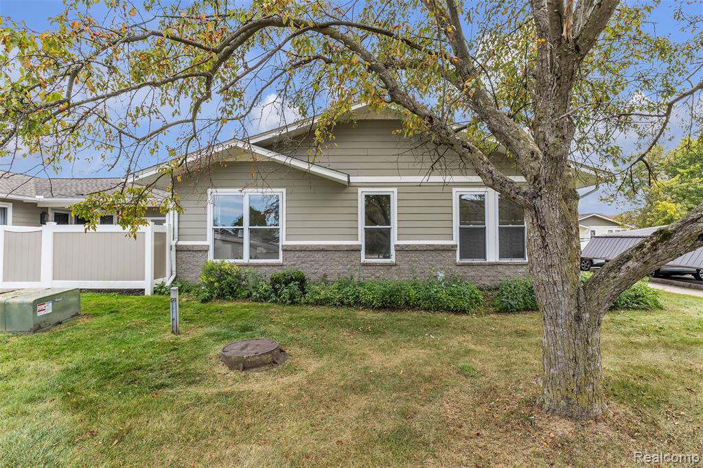 22653 Woolsey, Novi, MI — Photo 2