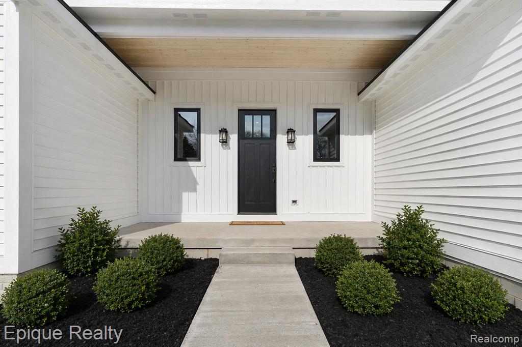 2432 Holland Street, Lake Orion, MI — Photo 30