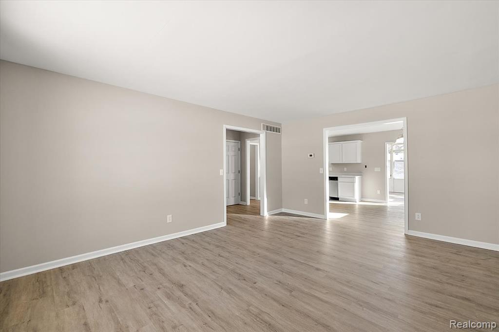927 Alan Drive, Lake Orion, MI 48362 — Photo 9