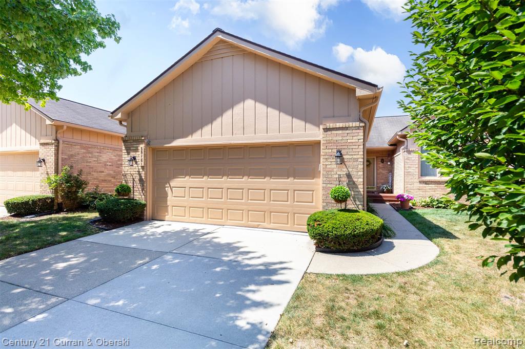 35181 White Pine Trail, Farmington, MI 48335