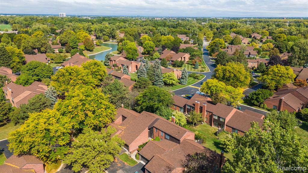 3092 LINDENWOOD Drive, Dearborn, MI 48120 — Photo 38