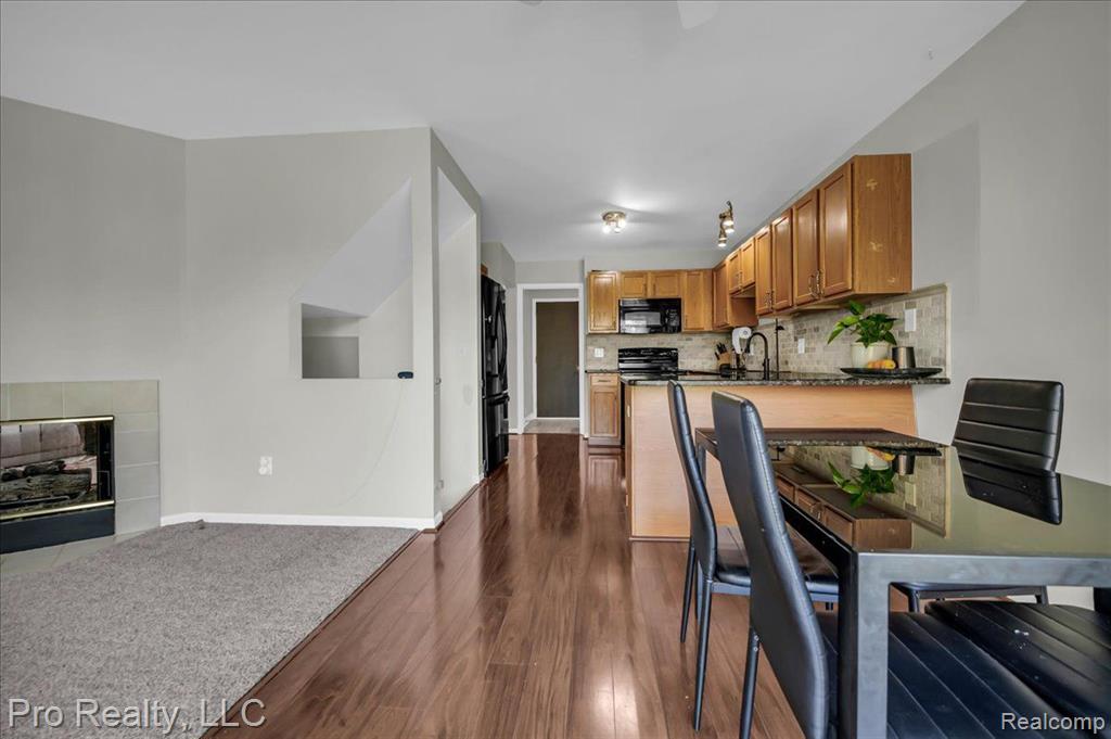 863 CALPERNIA, Wixom, MI 48393 — Photo 13