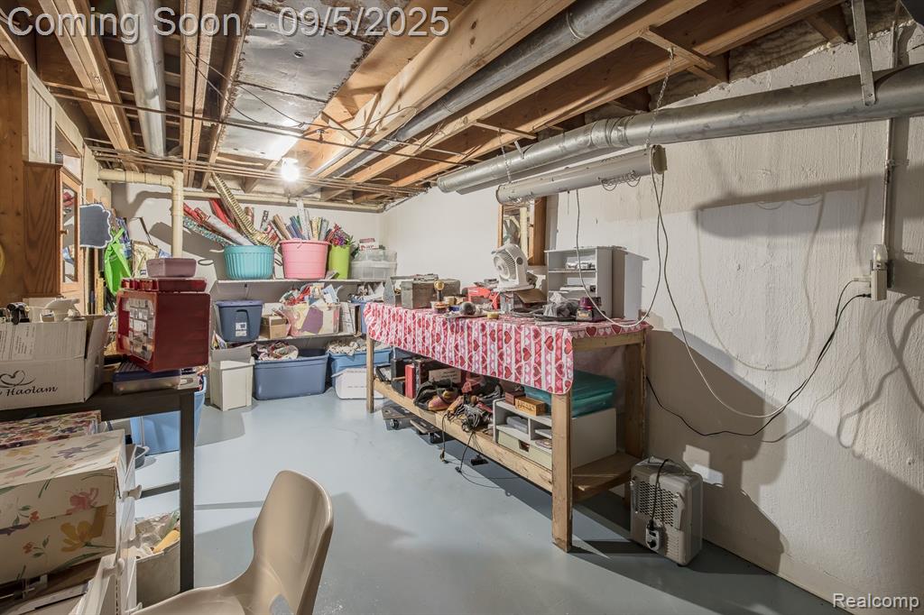 475 Sandehurst Drive, Grand Blanc, MI 48439 — Photo 41