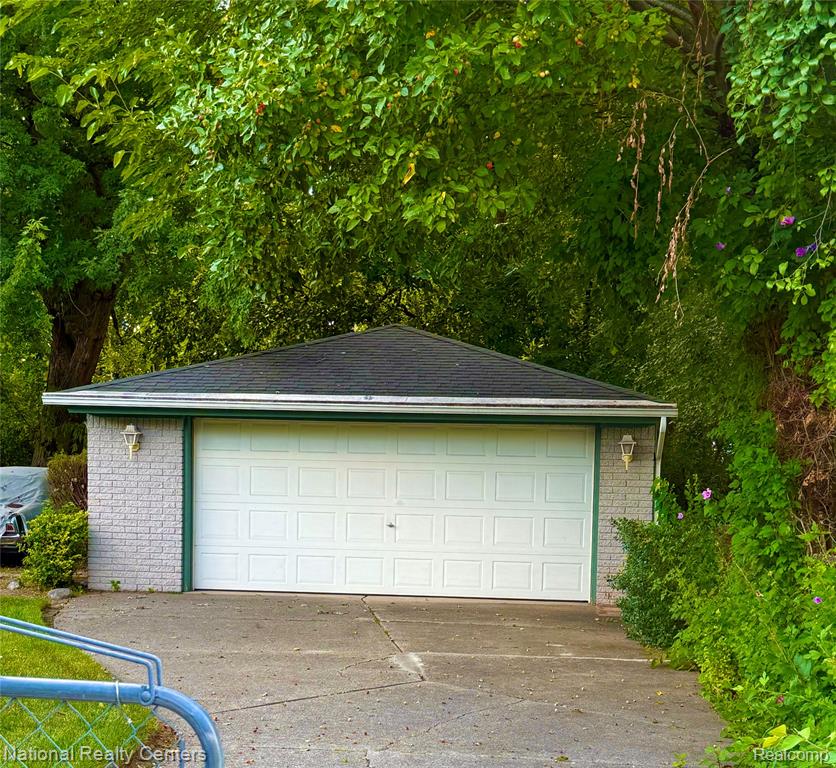 6790 Emily Court, Westland, MI — Photo 17