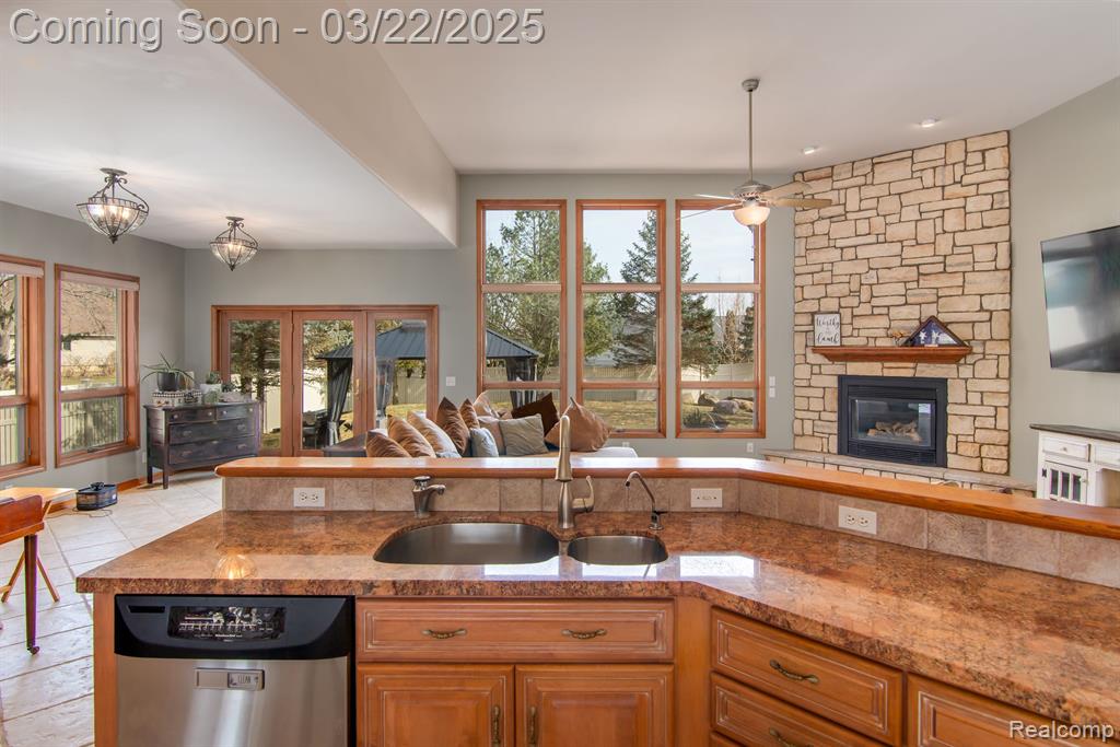 5271 WYNDEMERE Square, Swartz Creek, MI 48473 — Photo 3