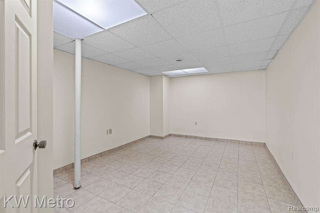 29263 W CHANTICLEER Drive, Southfield, MI 48034 — Photo 36