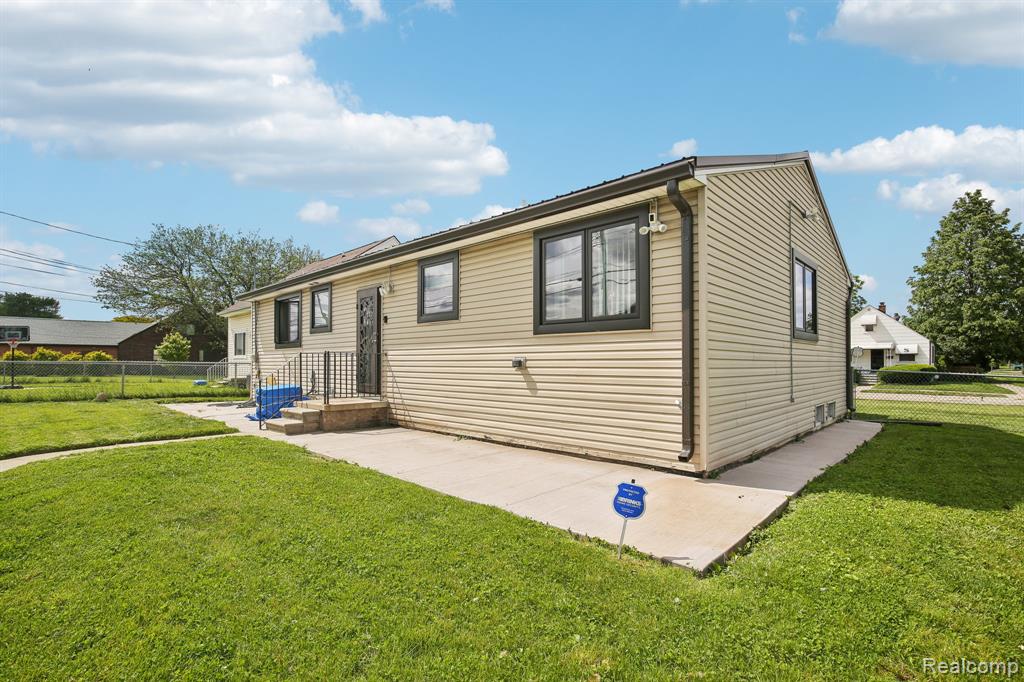 8286 Westminster Avenue, Warren, MI 48089 — Photo 3