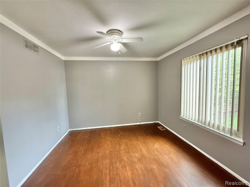 27334 Perry Street, Roseville, MI 48066 — Photo 11