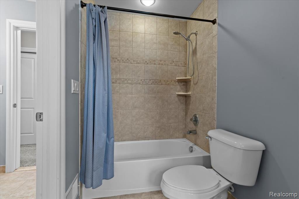 10511 Stoney Point Drive, South Lyon, MI 48178 — Photo 35