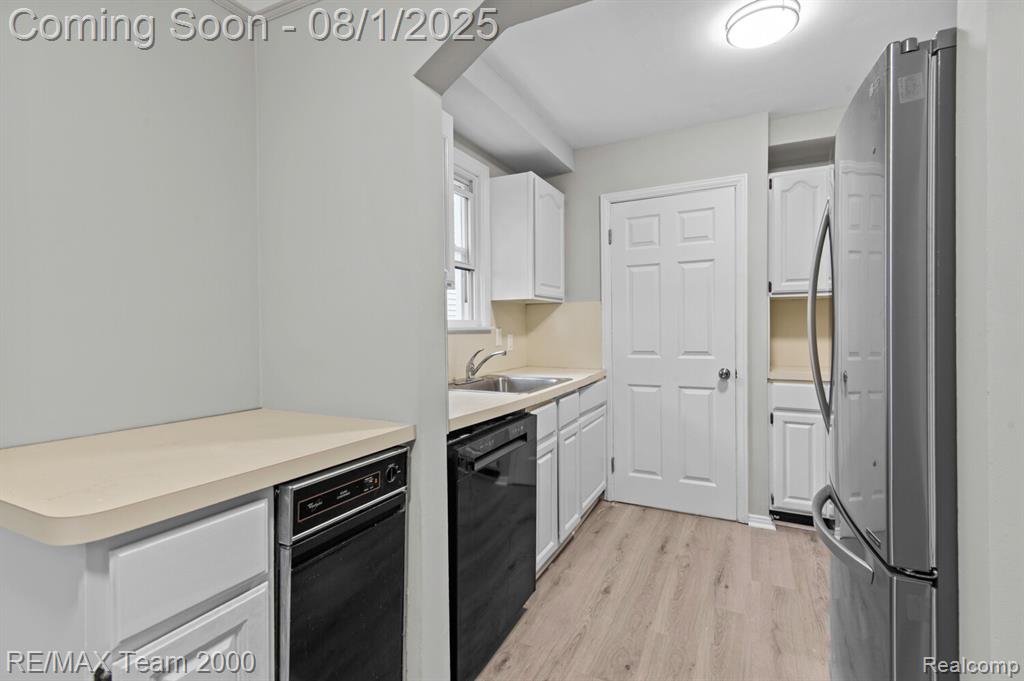 562 Mill Street, Lincoln Park, MI 48146 — Photo 9