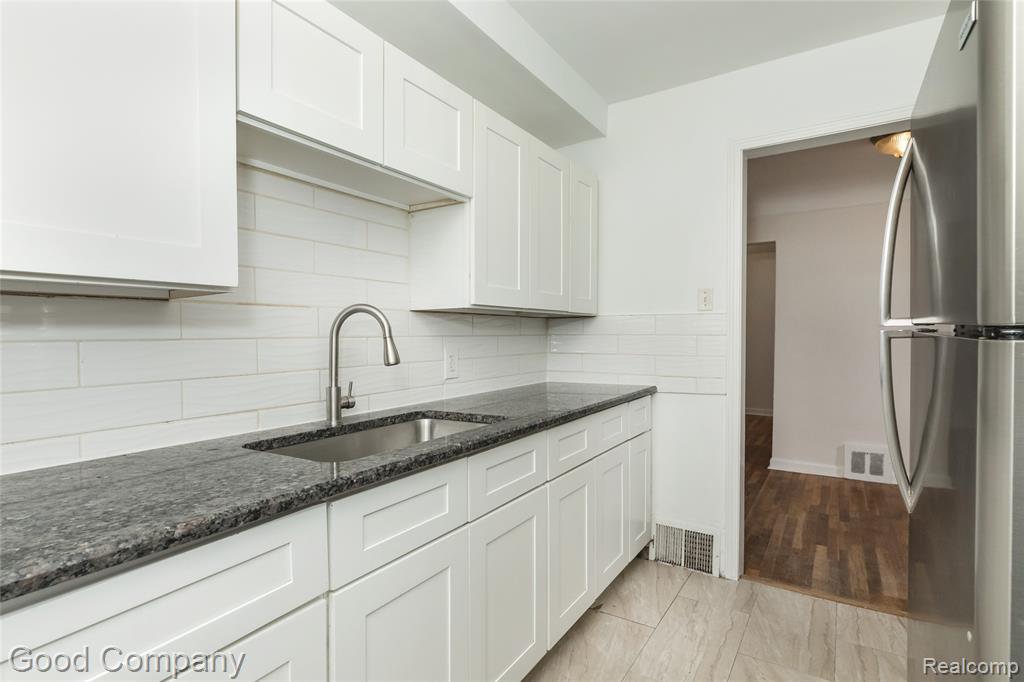 20747 Caledonia Avenue, Hazel Park, MI 48030 — Photo 10