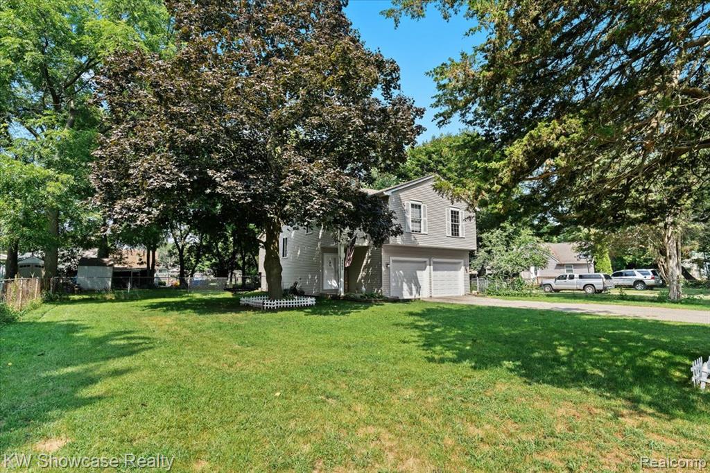 4665 Lakeborn Drive, White Lake, MI 48383 — Photo 2