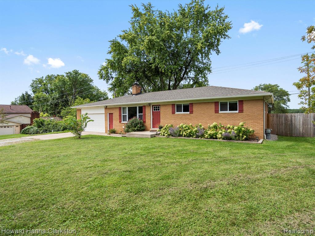 7171 Clintonville Road, Clarkston, MI 48348 — Photo 2