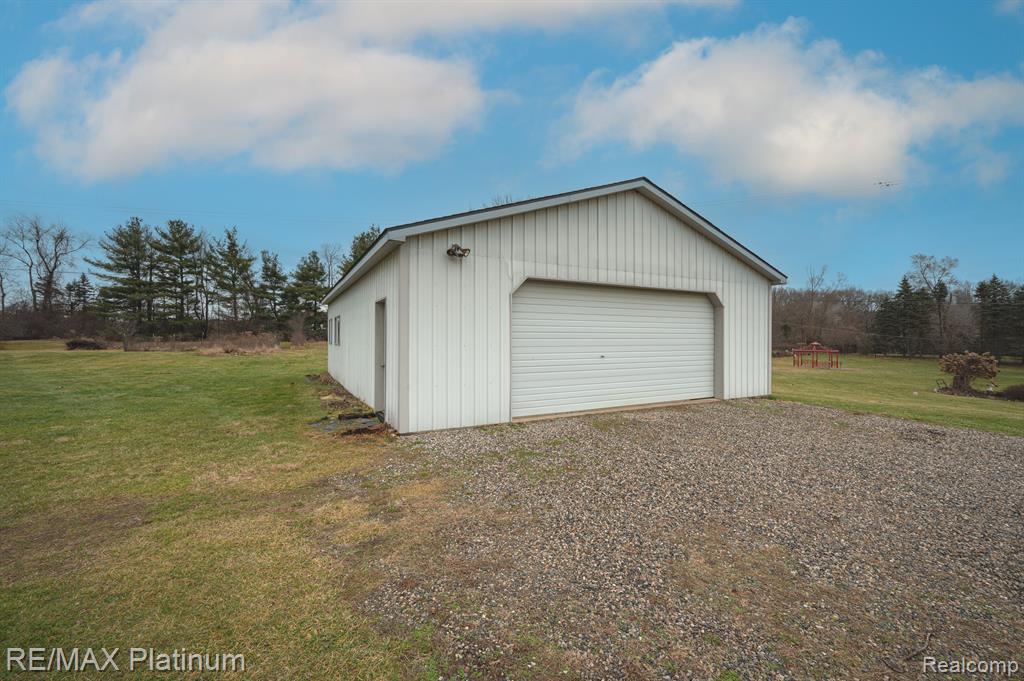 850 W MAPLE Road, Milford, MI 48381 — Photo 30