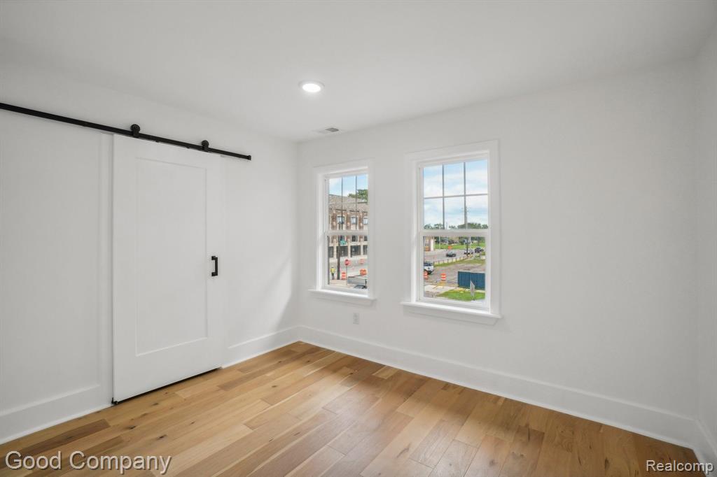 1645 CADILLAC Boulevard, Detroit, MI 48214 — Photo 21