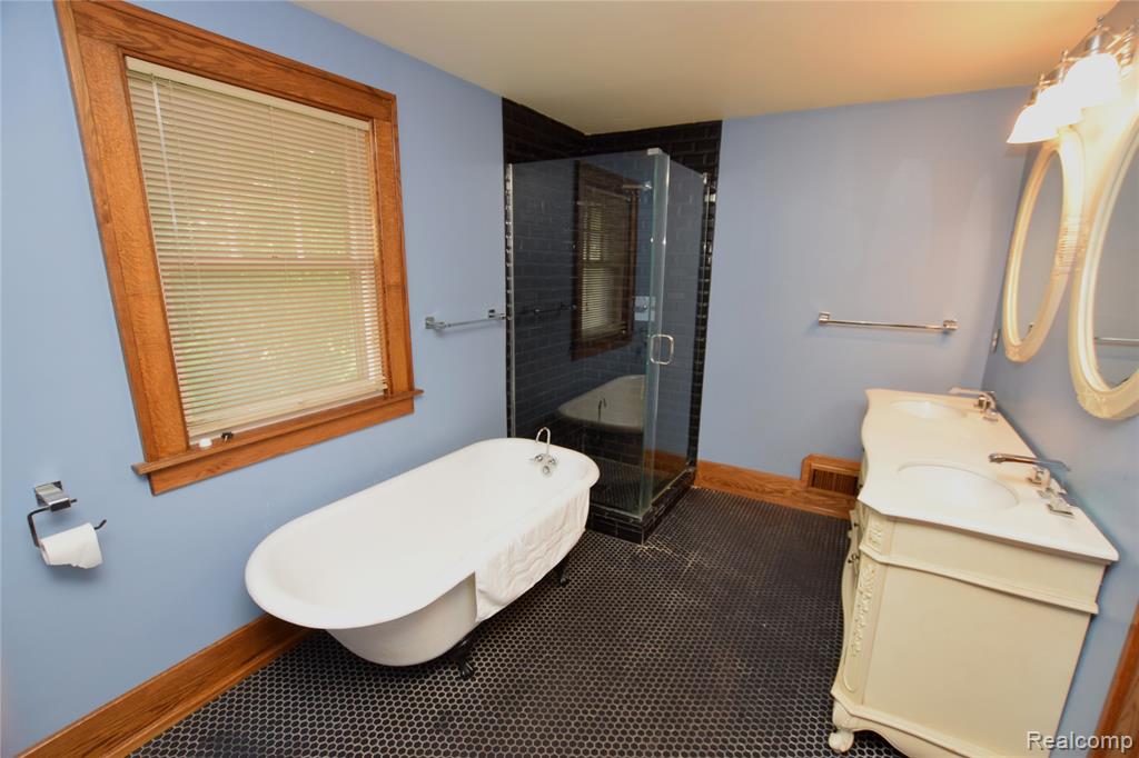 421 University Avenue, Flint, MI 48503 — Photo 11