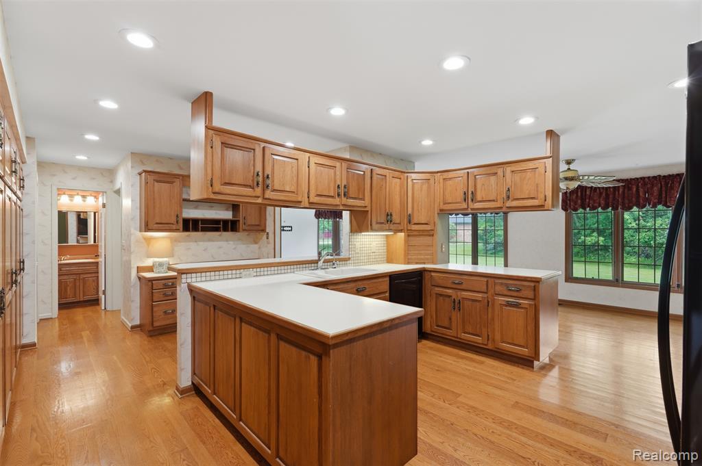 9277 Burning Tree Drive, Grand Blanc, MI 48439 — Photo 15